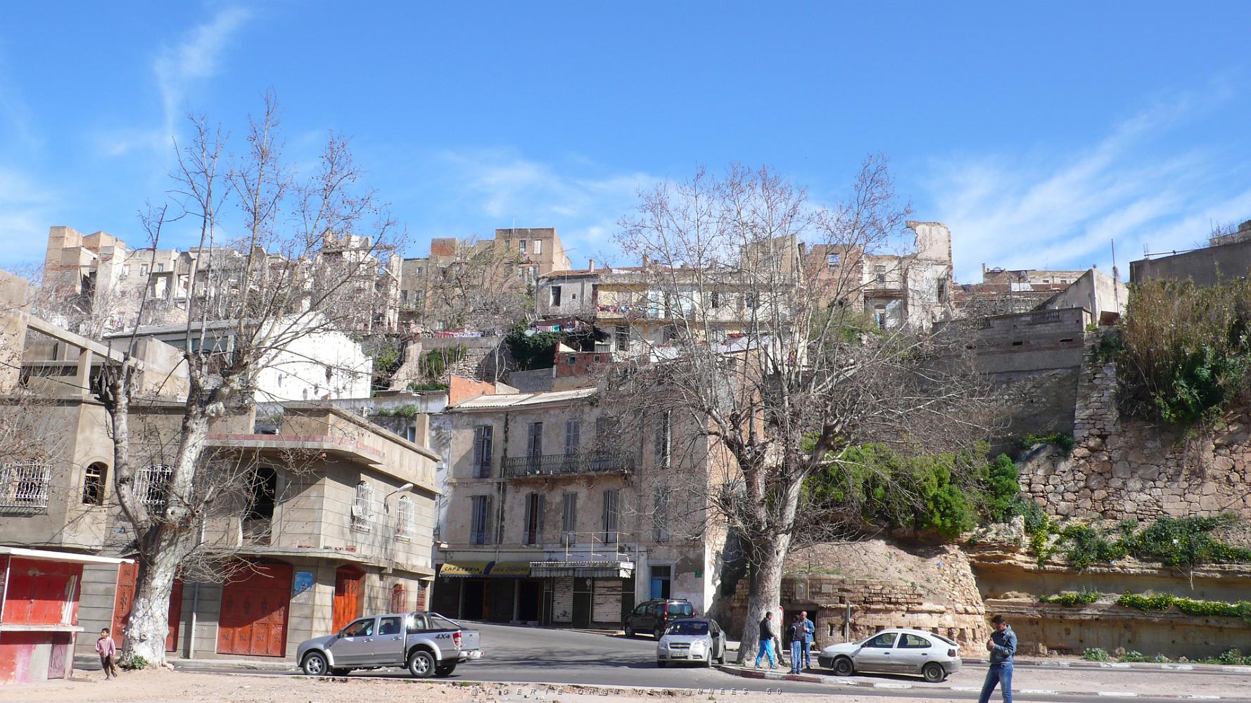 ORAN MARS 2012 09 Le tambour de San jose . Tout en haut le quartier juif.JPG